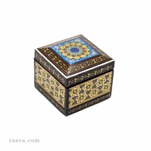 Boite bague fiançailles en bois avec enluminure et des incrustations