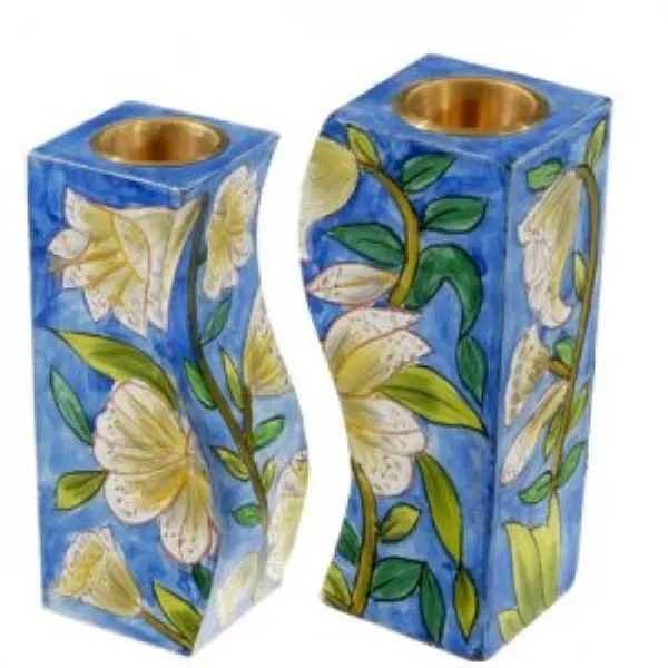 Bougeoirs en bois peints à la main par Yair Emanuel, fleurs bleues et blanches