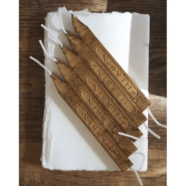 Lot de 5 bâtons de cire à mèche dorée