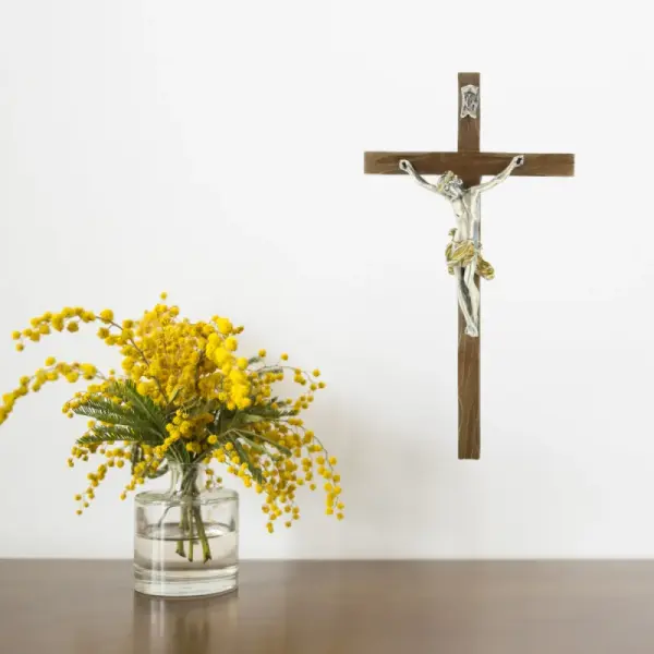 Crucifix style baroque en bois et Christ argenté 22cm