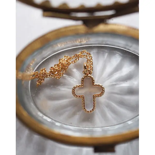 Collier Croix en nacre perlée