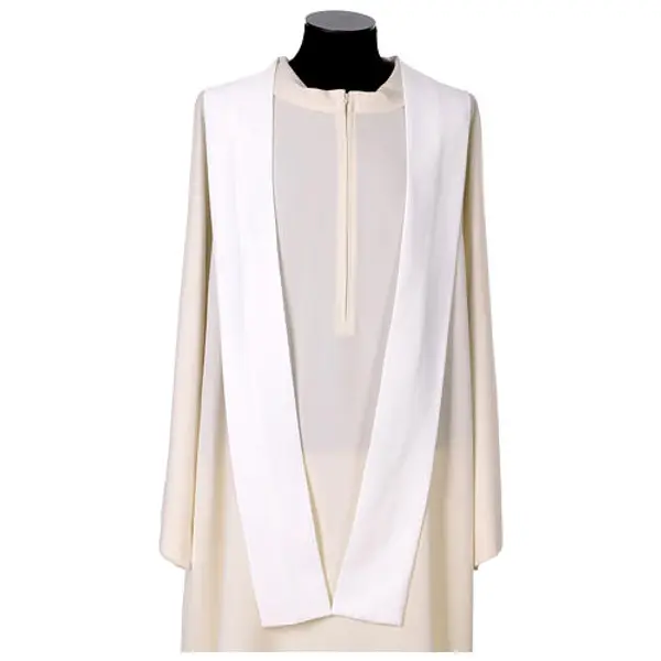 Chasuble mariale en mélange coton broderie or bleu avec pierres