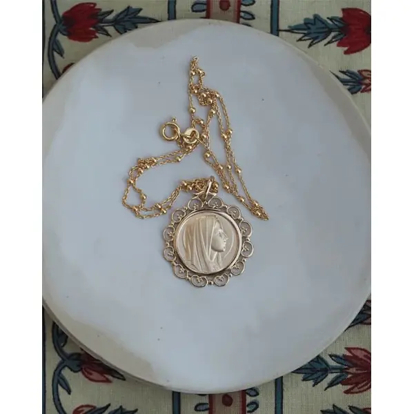 Collier Médaille Vierge dentelle