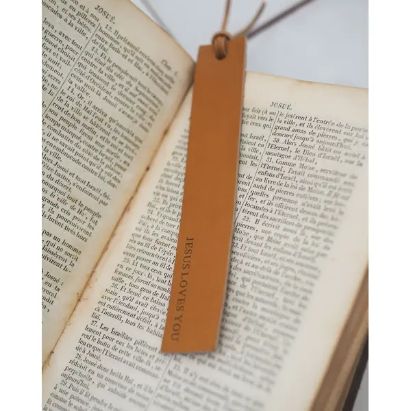 Marque-page en cuir - Jesus Loves You