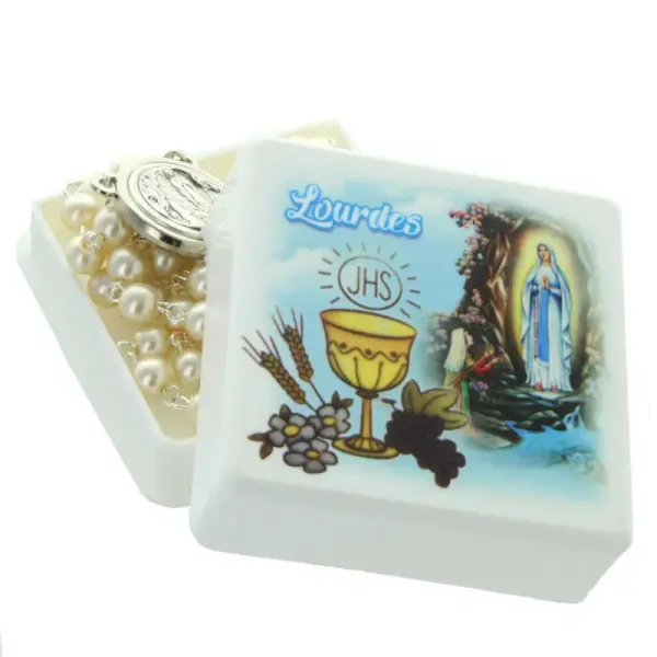 Chapelet de communion en boite avec des grains nacrés