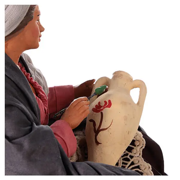 Femme décorant une jarre crèche napolitaine 30 cm