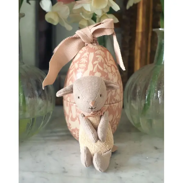 Boîte oeuf de Pâques en métal avec doudou agneau