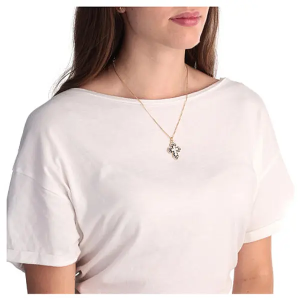 Croix trilobée pendentif zamak doré émail noir strass cristal