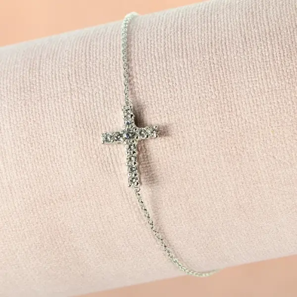 Bracelet en argent avec croix et strass