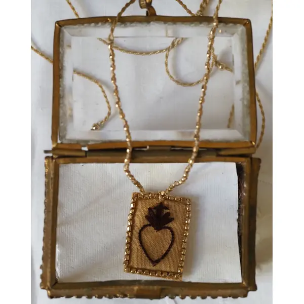 Collier Sacré Coeur brodé