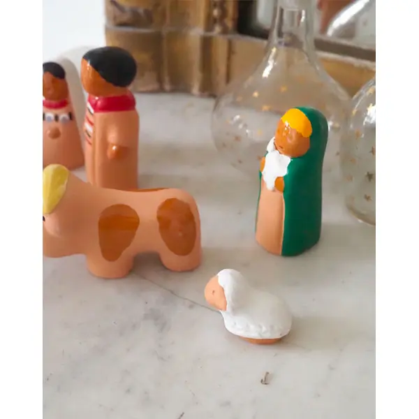 Crèche Nativité en terre rosée